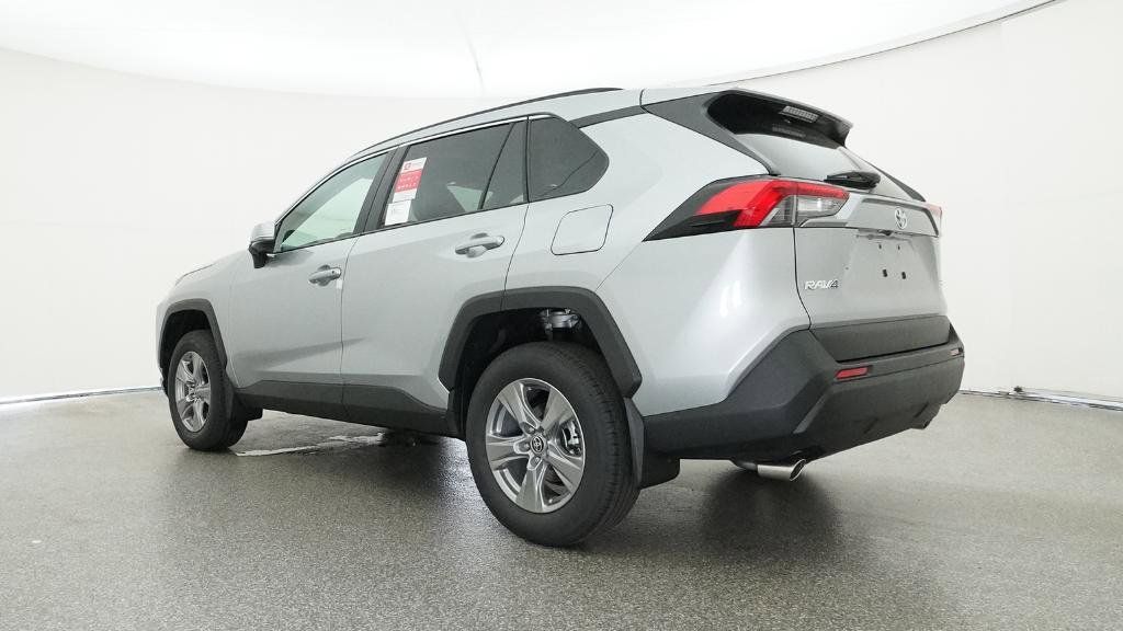 2025 Toyota RAV4 XLE 19