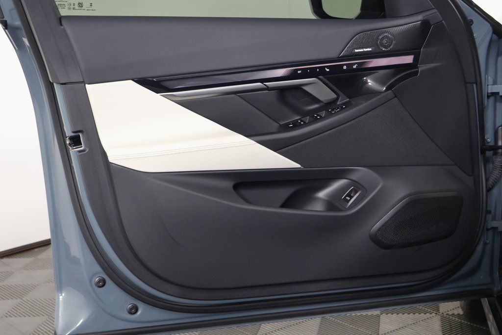 Thumbnail: 2024 BMW i5 - 12