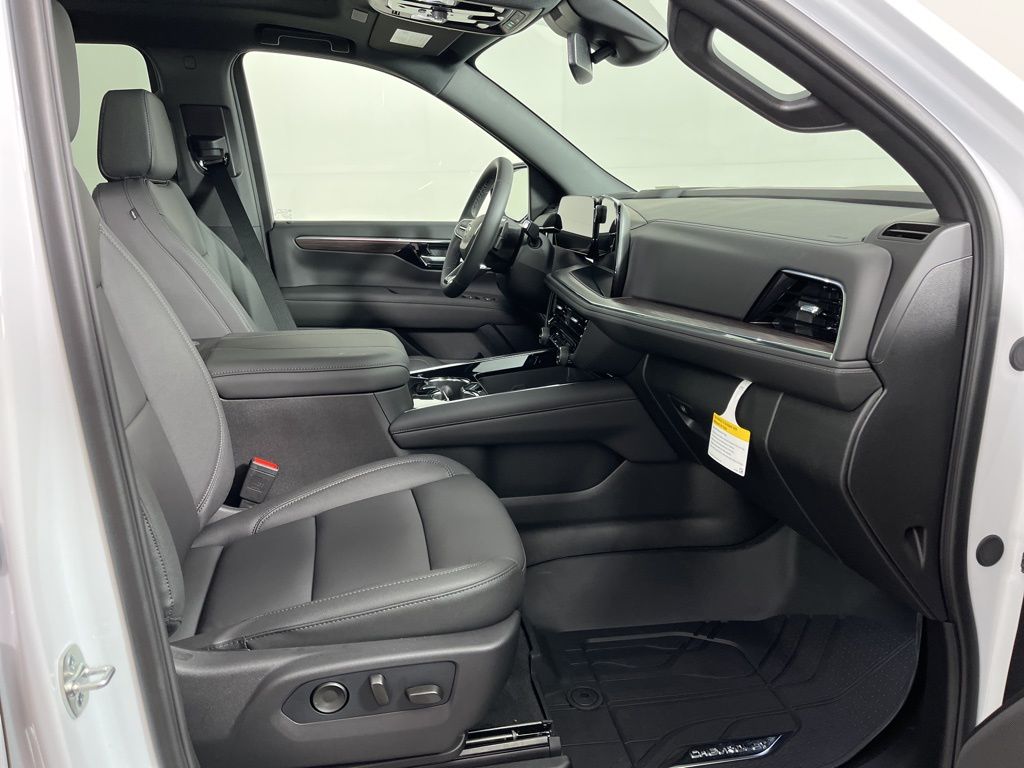 Thumbnail: 2026 Chevrolet Suburban - 9