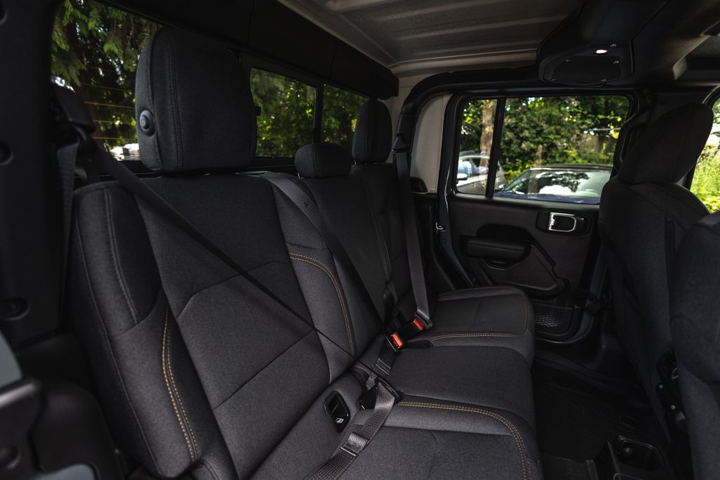 2026 Jeep Gladiator Sport S thumbnail 31