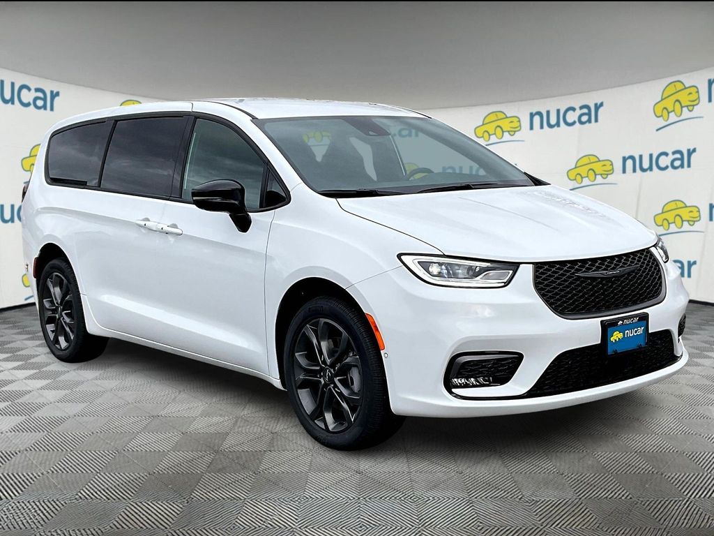 2026 Chrysler Pacifica — photo 1