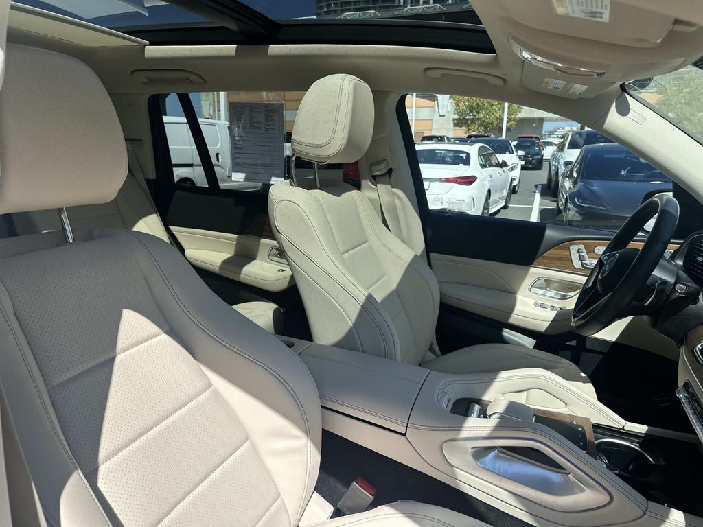 Thumbnail: 2024 Mercedes-Benz GLS - 22