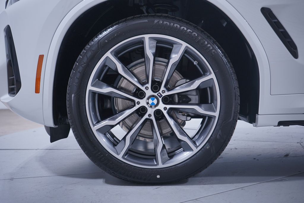 Thumbnail: 2025 BMW X4 - 2