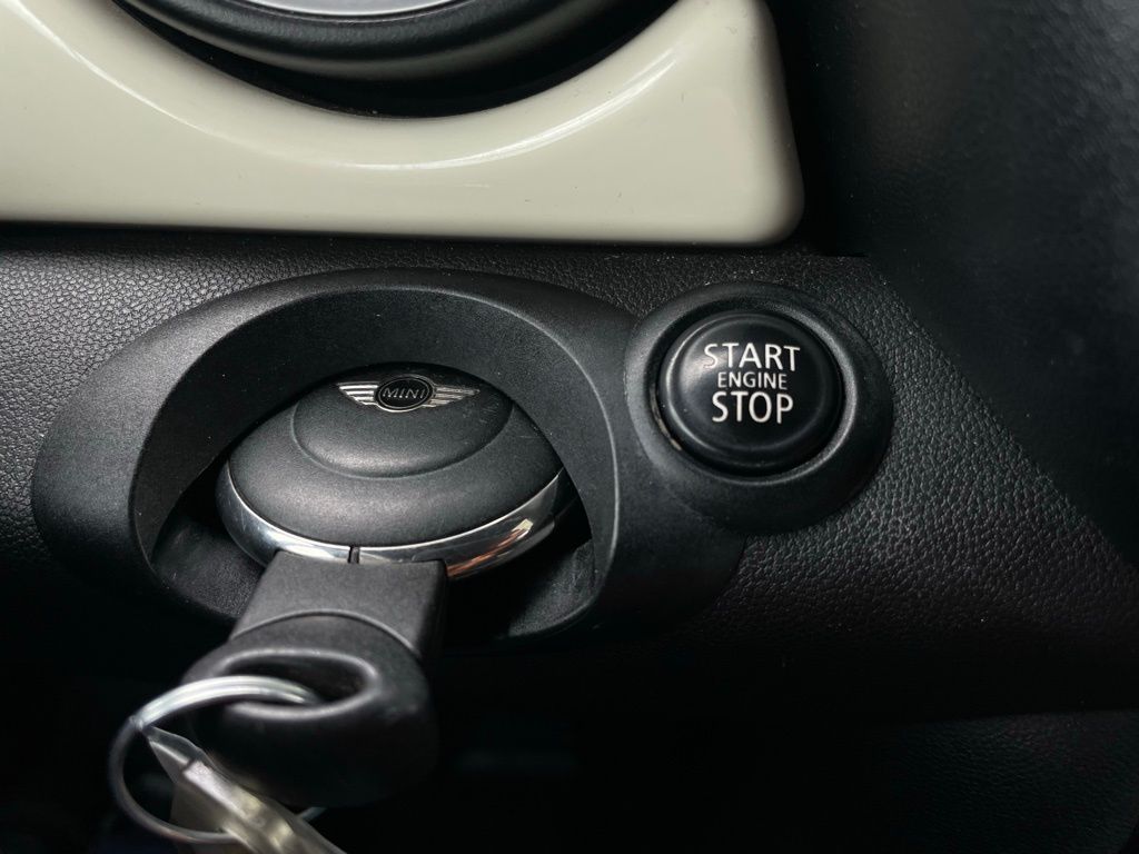 2015 MINI Cooper Base 22