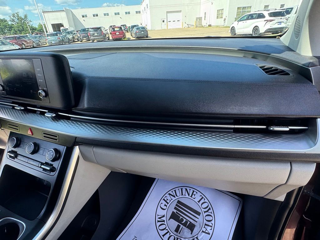 Used 2022 Kia Carnival Van