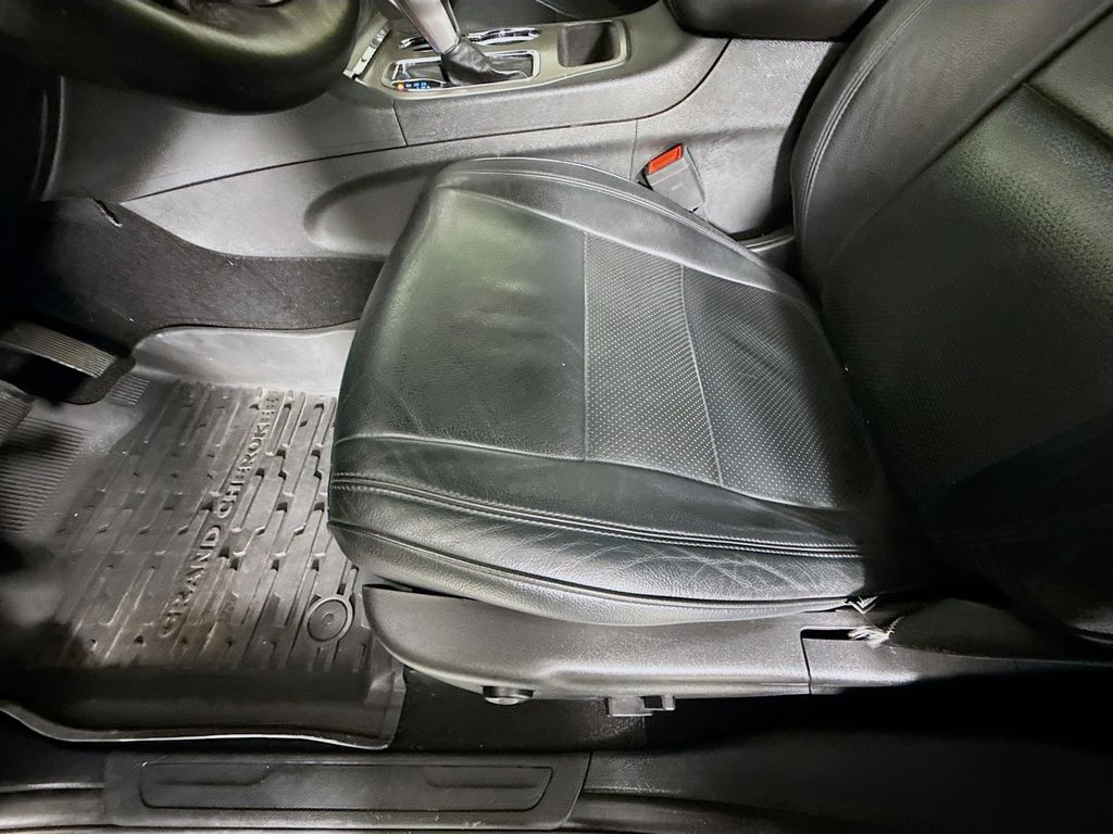 Thumbnail: 2021 Jeep Grand Cherokee - 19