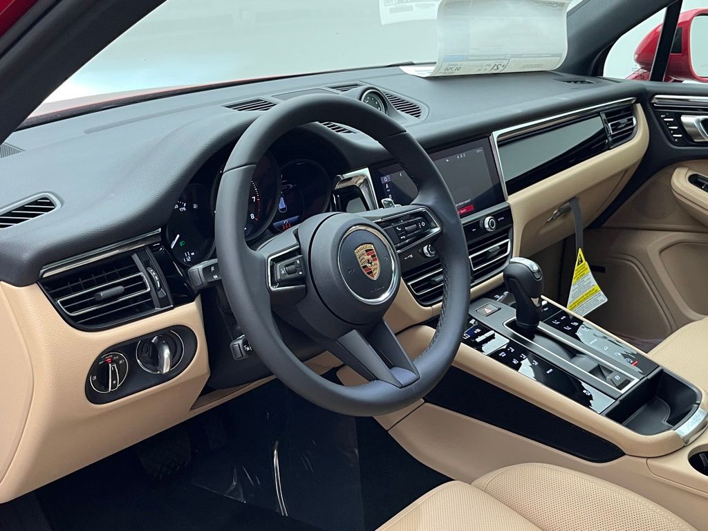 Thumbnail: 2025 Porsche Macan - 4