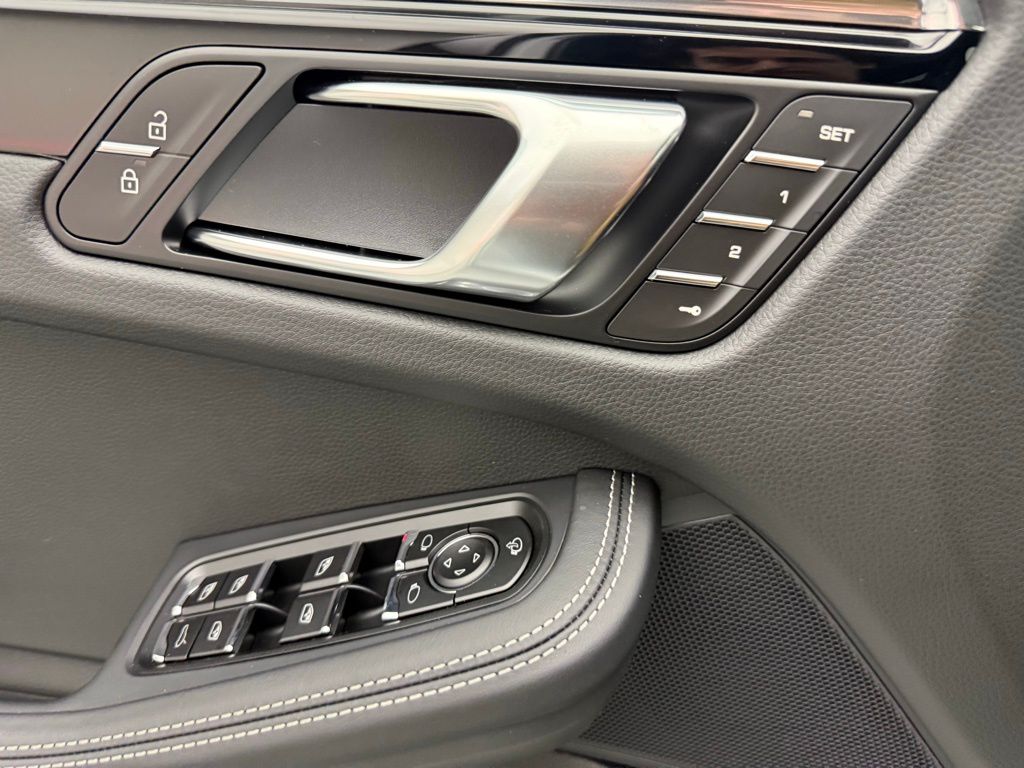 Thumbnail: 2026 Porsche Macan - 16