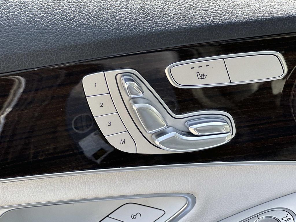 Thumbnail: 2016 Mercedes-Benz C-Class - 17