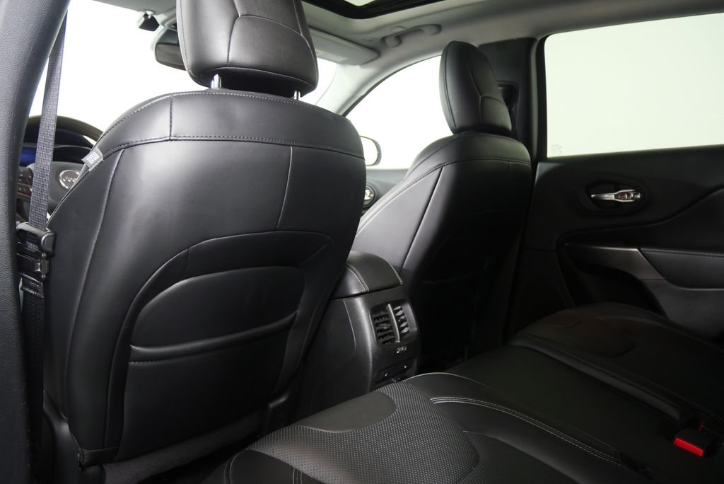 Thumbnail: 2019 Jeep Cherokee - 19