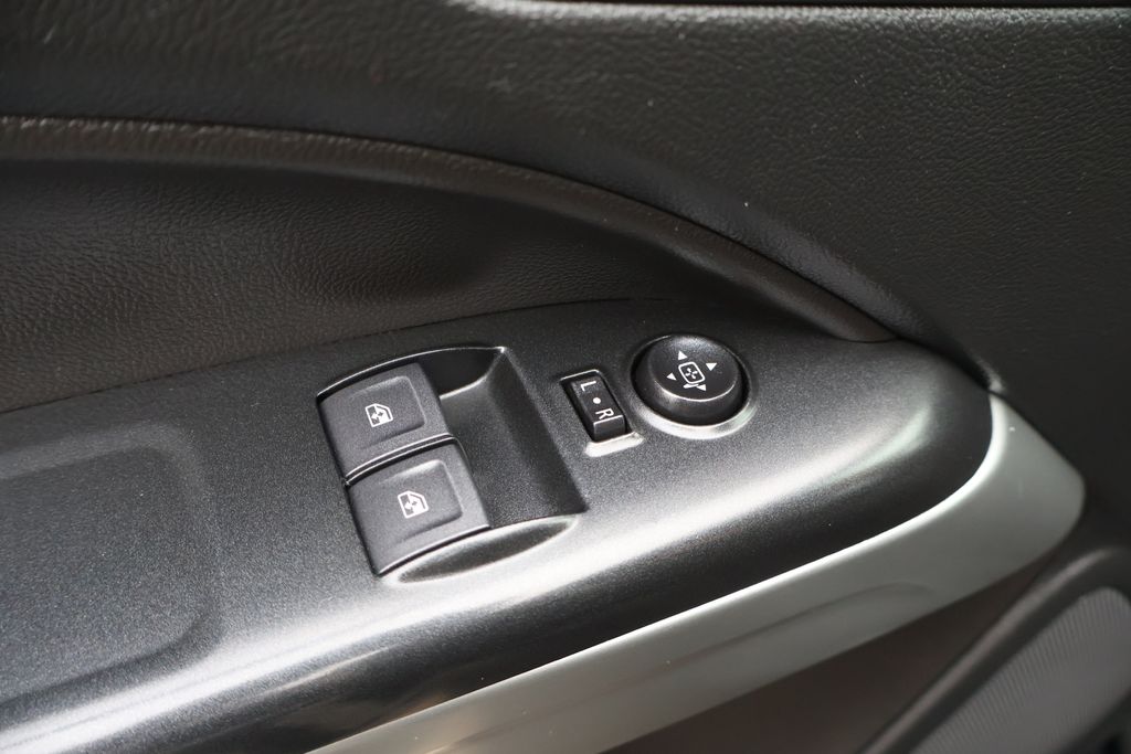 Thumbnail: 2022 Chevrolet Colorado - 19