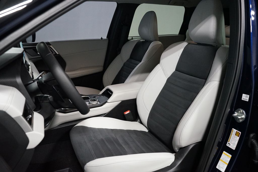 Thumbnail: 2025 Mitsubishi Outlander - 28