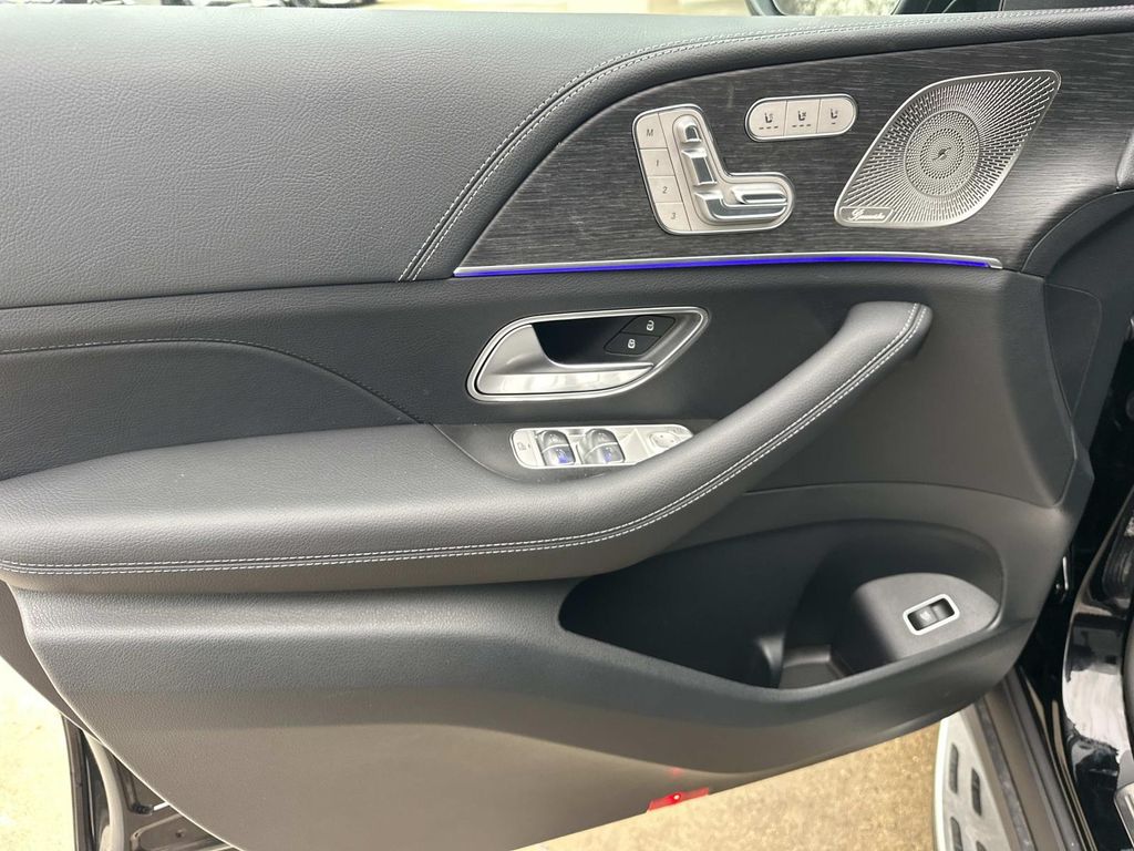 Thumbnail: 2026 Mercedes-Benz GLE - 16