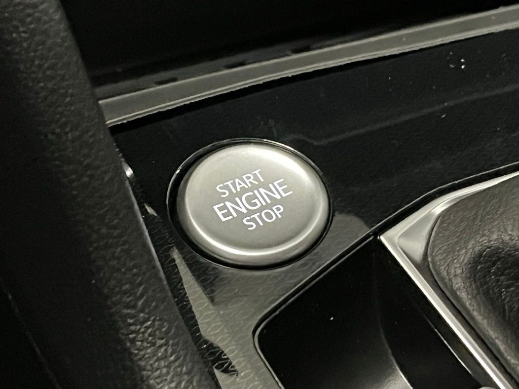 2025 Volkswagen Taos SEL - Photo 15