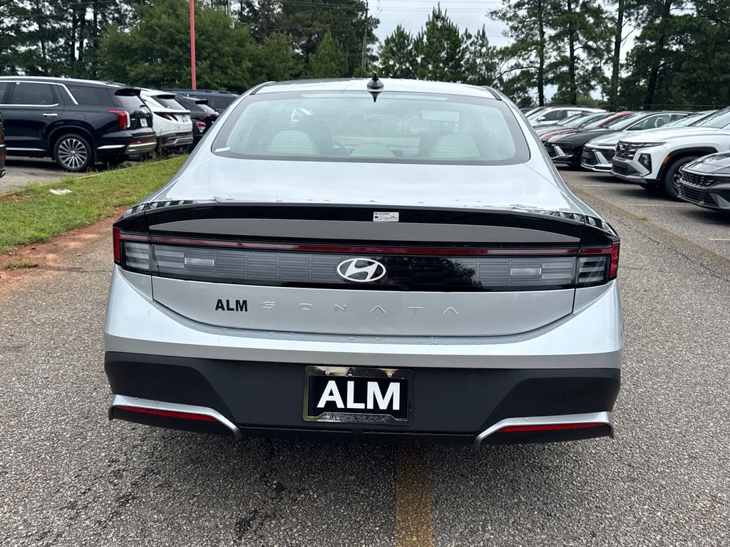 2025 Hyundai Sonata SE photo 4