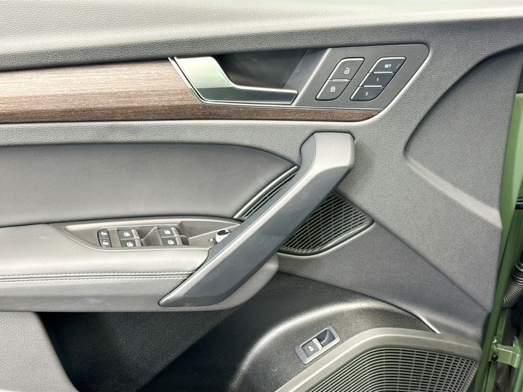 Thumbnail: 2025 Audi Q5 - 22