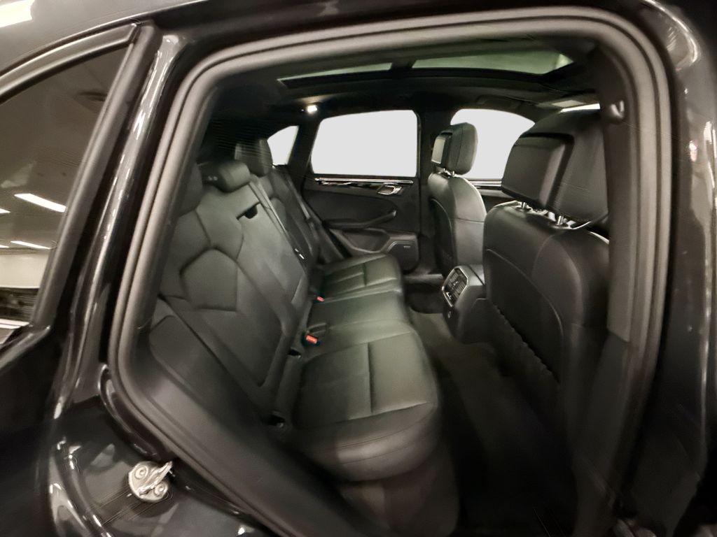 Thumbnail: 2025 Porsche Macan - 22