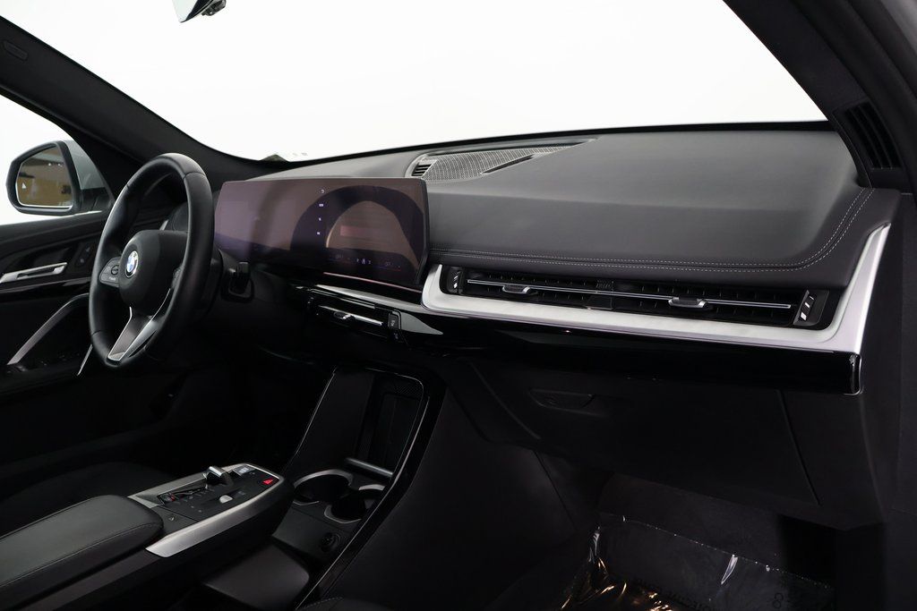 Thumbnail: 2025 BMW X1 - 9