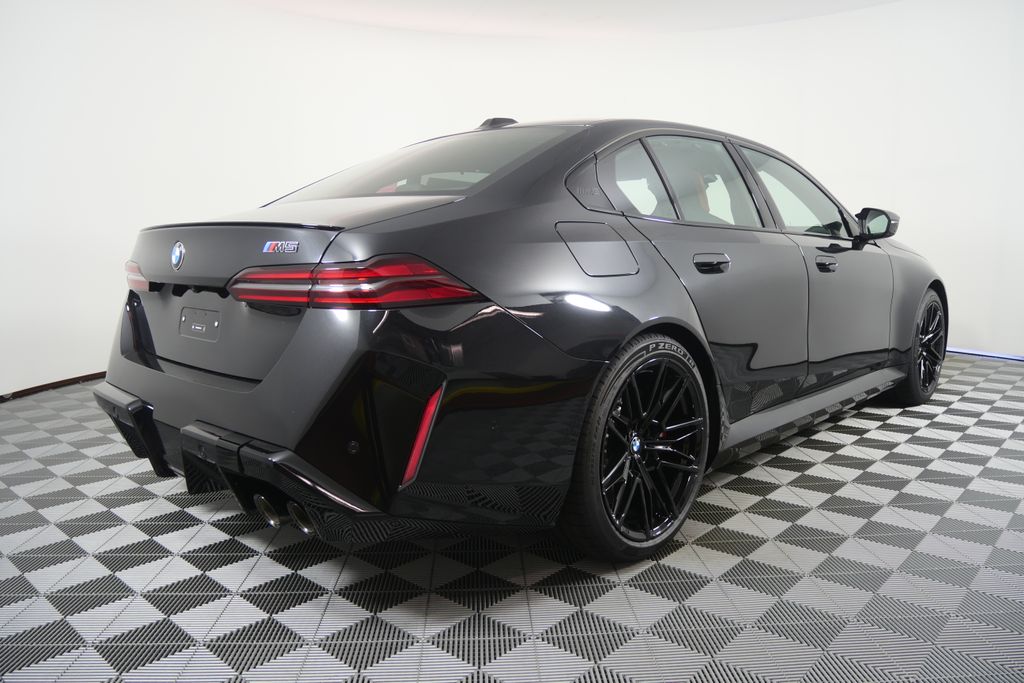 Thumbnail: 2027 BMW M5 - 3
