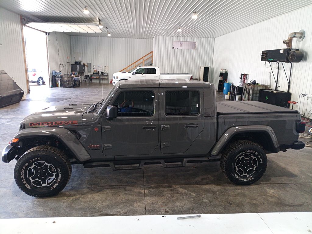 Used 2020 Gray Jeep Mojave image 2