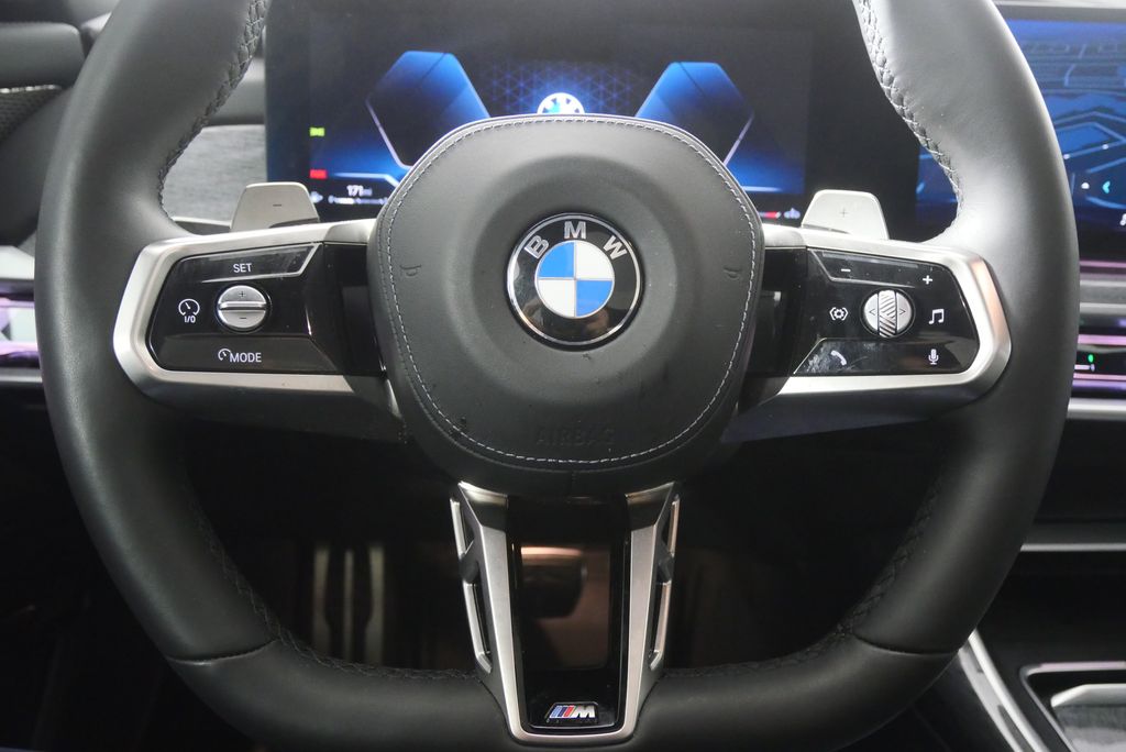 Thumbnail: 2023 BMW 7 Series - 21
