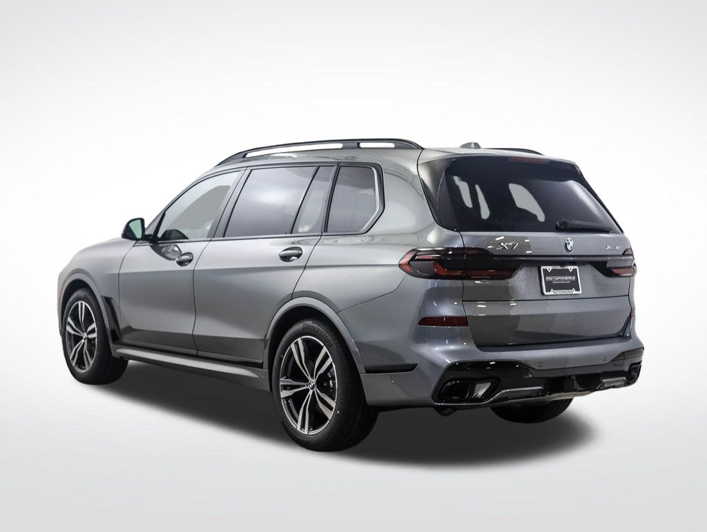 Thumbnail: 2027 BMW X7 - 3