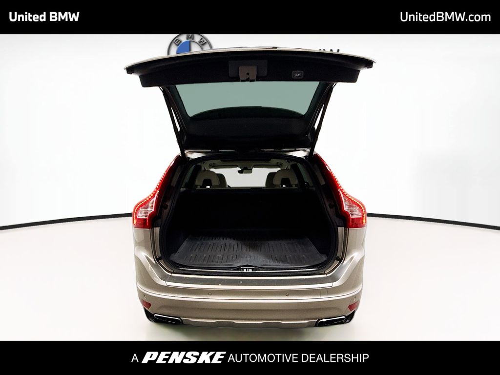 Thumbnail: 2016 Volvo XC60 - 13