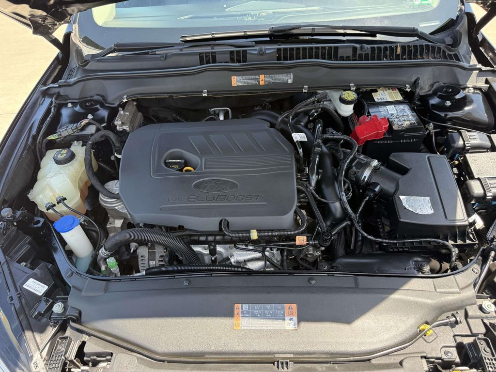 Used 2018 Black Ford SE image 13