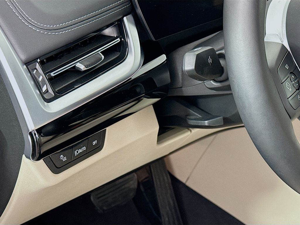 Thumbnail: 2023 BMW X1 - 10