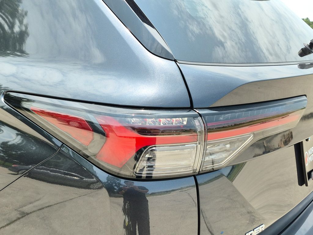 2025 Mitsubishi Outlander SE - 10
