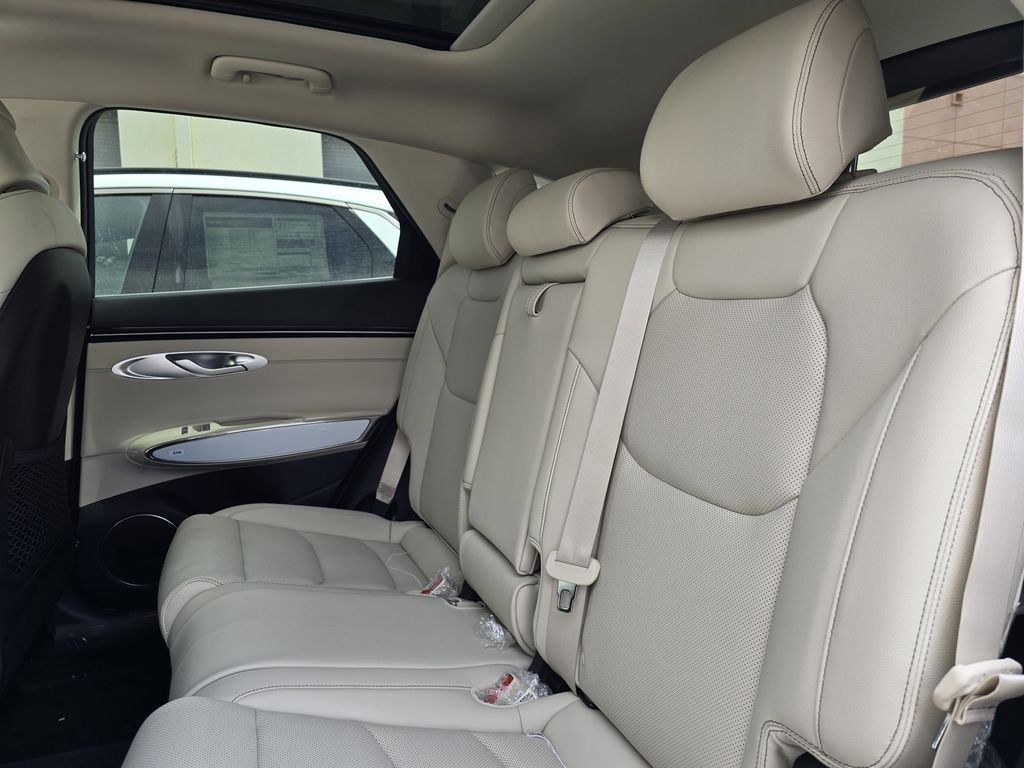 New 2026 Red Genesis 2.5T Select image 24