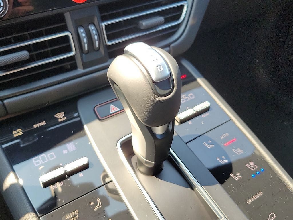2025 Porsche Macan  15