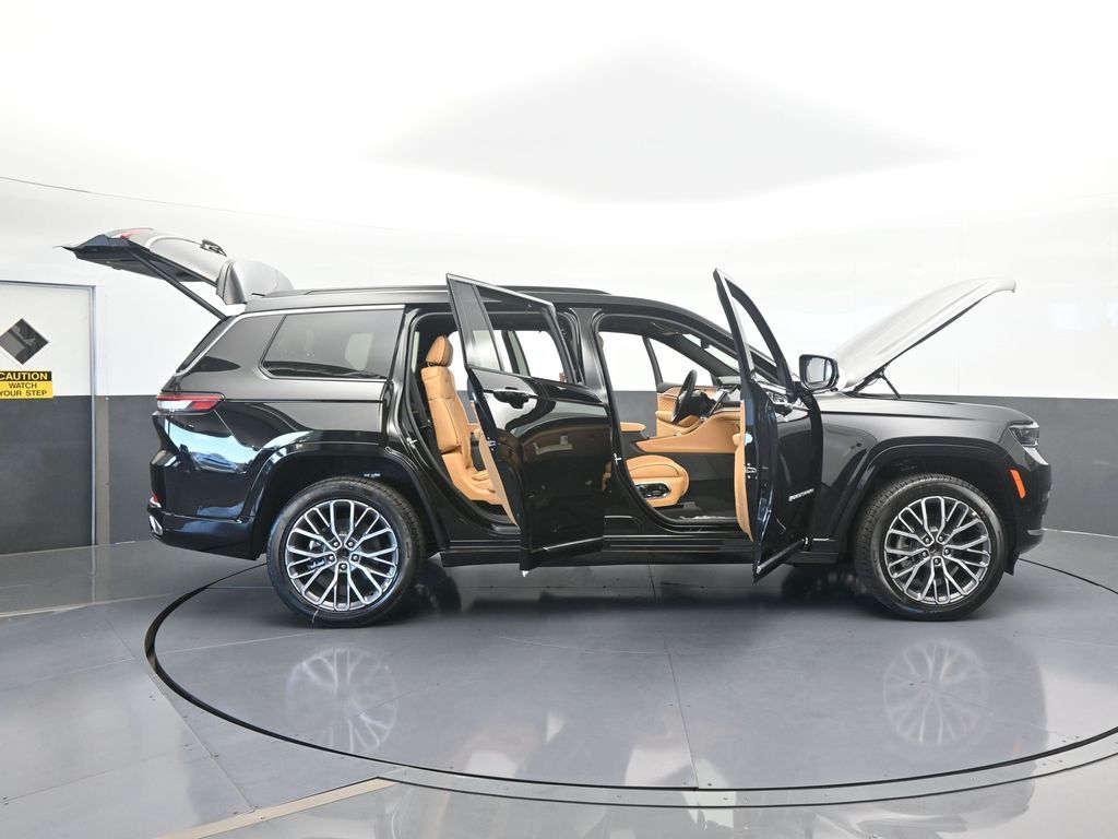 New 2025 Diamond Black Crystal Pearlcoat Jeep Summit image 72