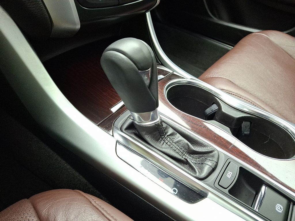 Thumbnail: 2015 Acura TLX - 15