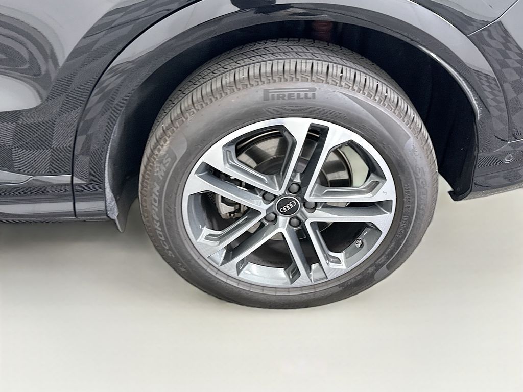 Thumbnail: 2025 Audi Q5 - 30