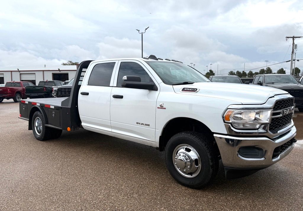 Bright White Clearcoat 2022 RAM 3500 Chassis Pickup Truck Four-Wheel Drive 6-Speed Automatic