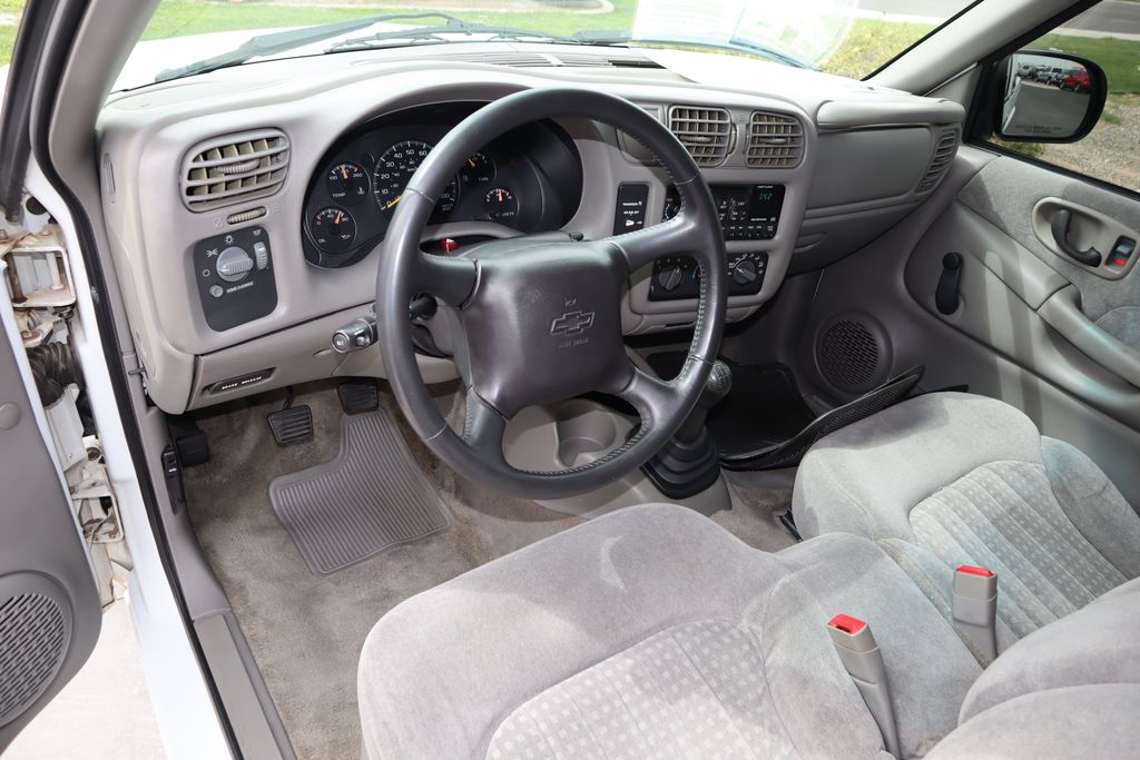 2001 Chevrolet S-10 LS 9