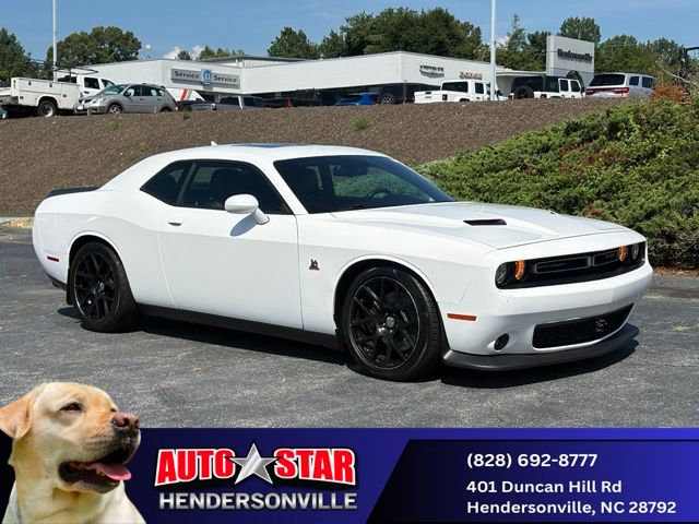 Bright White Clearcoat 2015 Dodge Challenger Coupe Rear-Wheel Drive 8-Speed Automatic