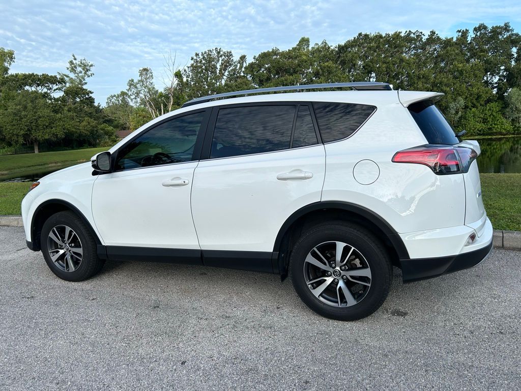 Thumbnail: 2018 Toyota RAV4 - 3