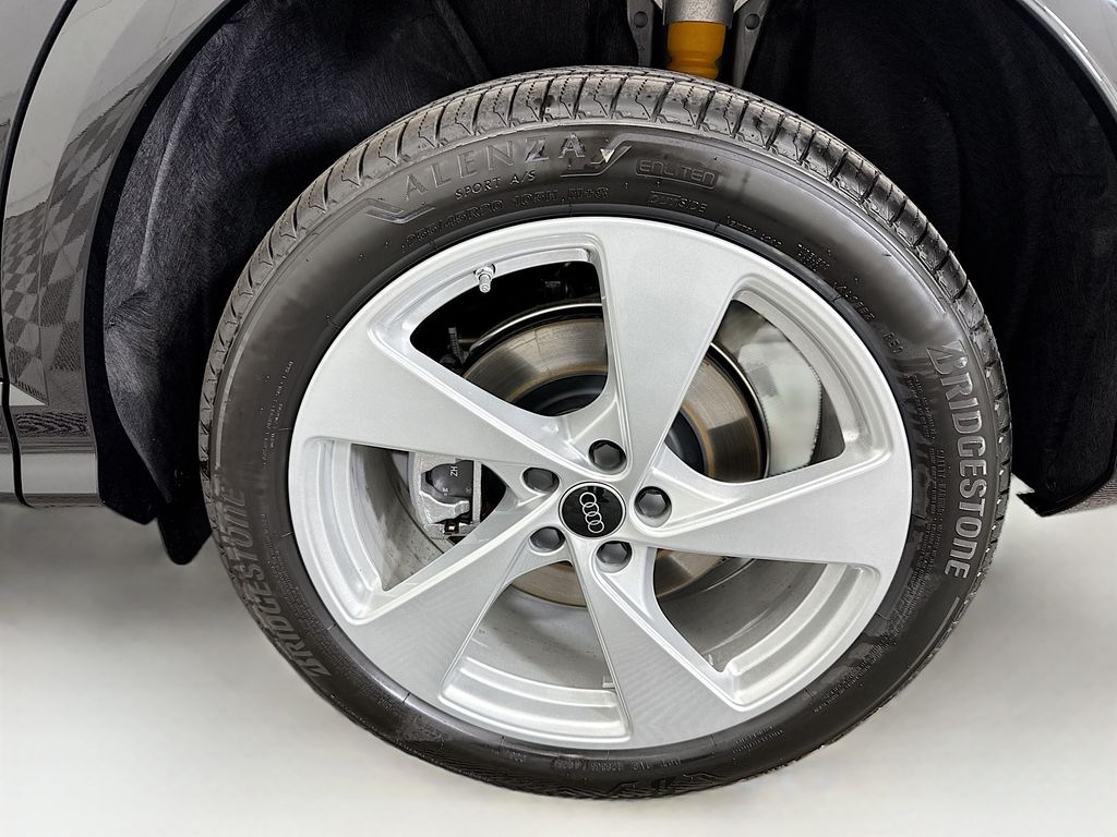 Thumbnail: 2025 Audi Q5 - 31