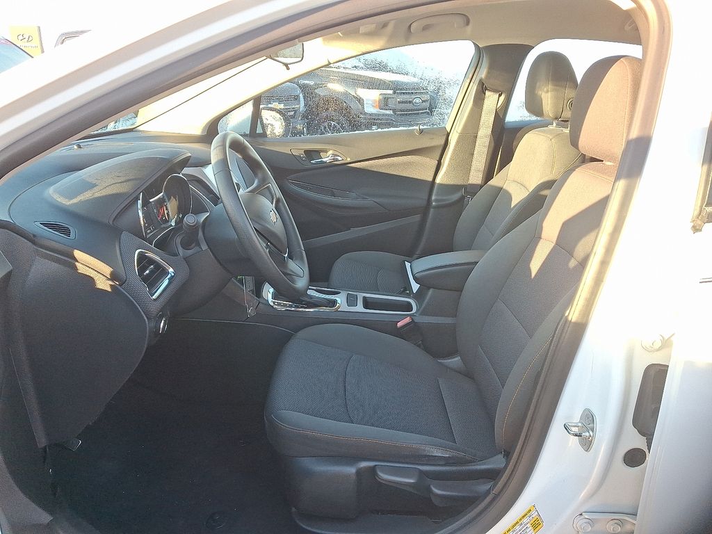 Thumbnail: 2017 Chevrolet Cruze - 13