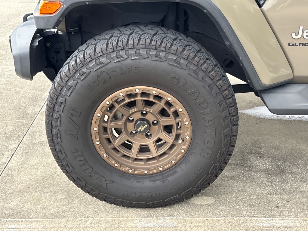 Used 2020 Green Jeep Overland image 12
