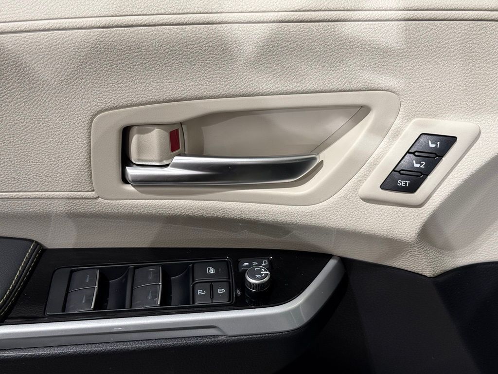 Thumbnail: 2026 Toyota Sienna - 16