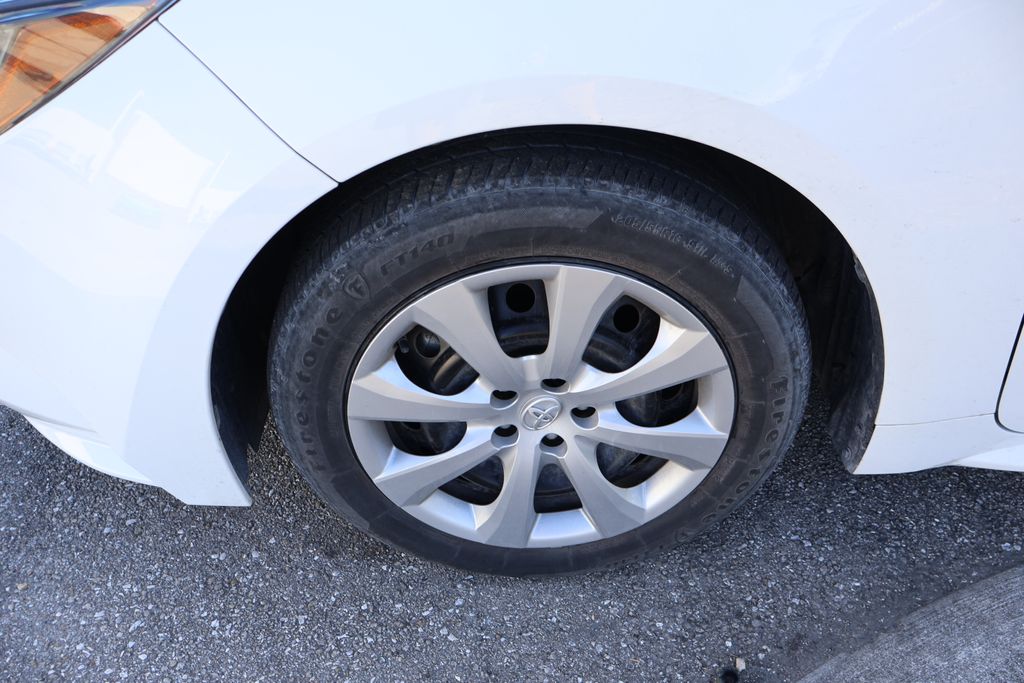 Thumbnail: 2024 Toyota Corolla - 4