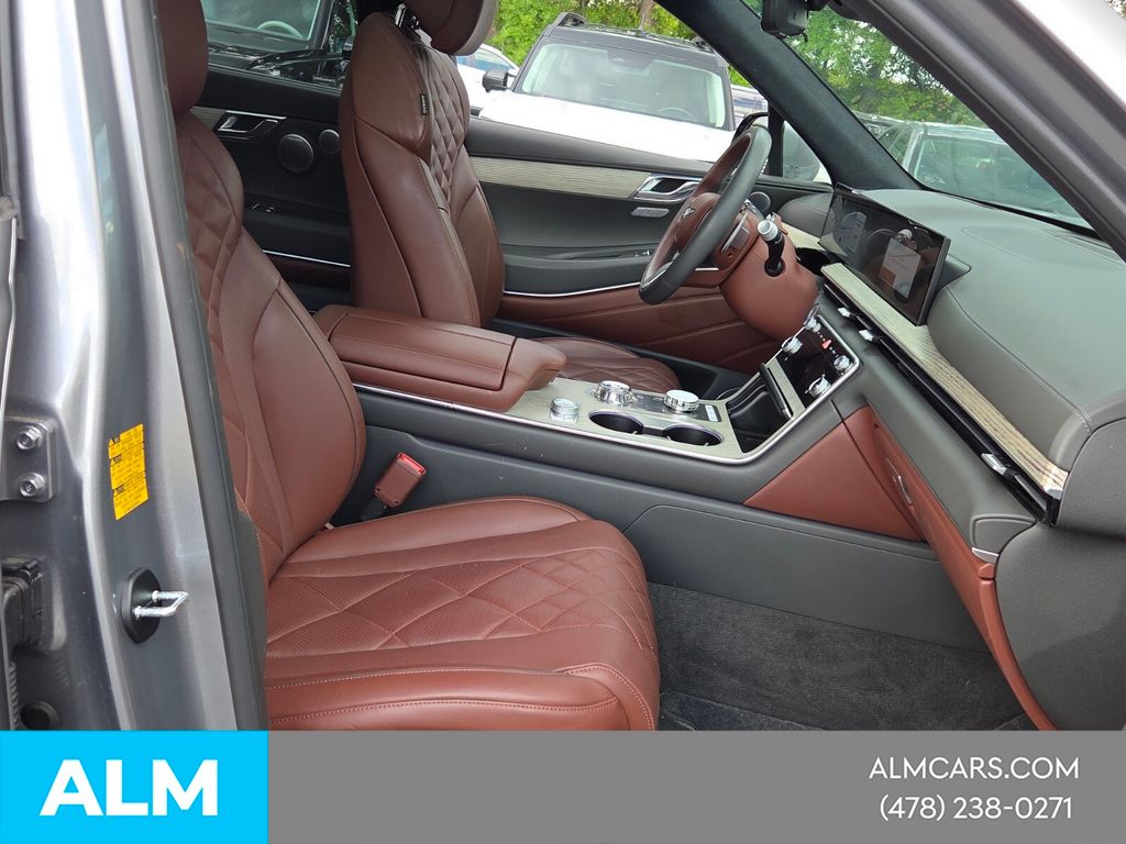 Used 2025 Silver Genesis 3.5T Prestige image 17