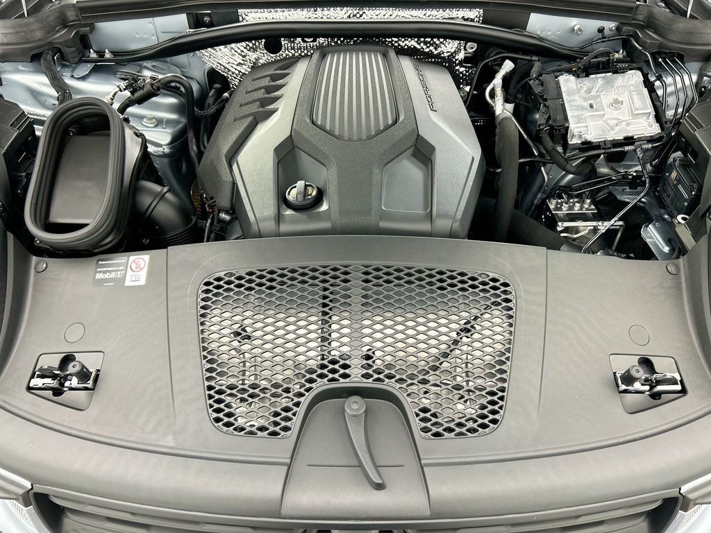 Thumbnail: 2026 Porsche Macan - 30