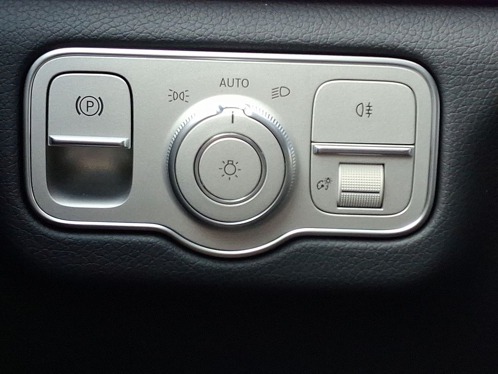 Thumbnail: 2026 Mercedes-Benz GLE - 16