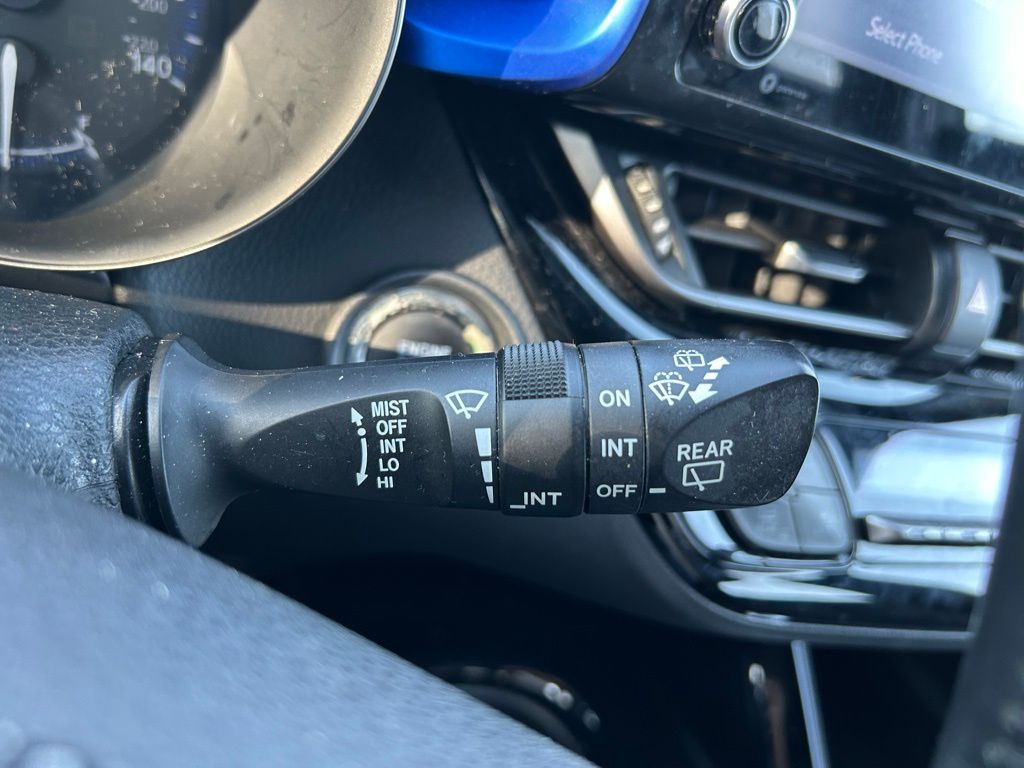 Thumbnail: 2021 Toyota C-HR - 21