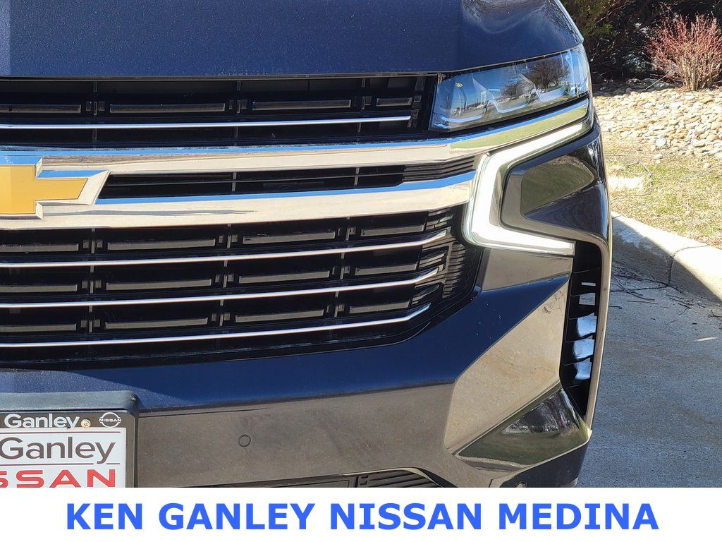 2023 Chevrolet Suburban LT photo