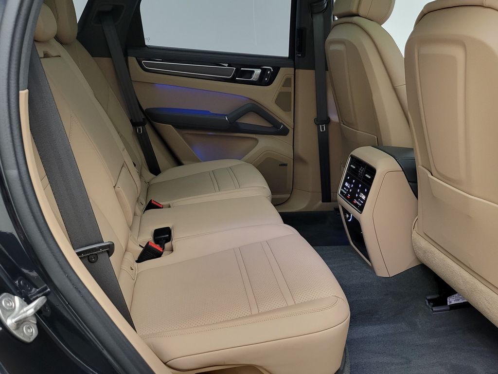 Thumbnail: 2023 Porsche Cayenne - 15